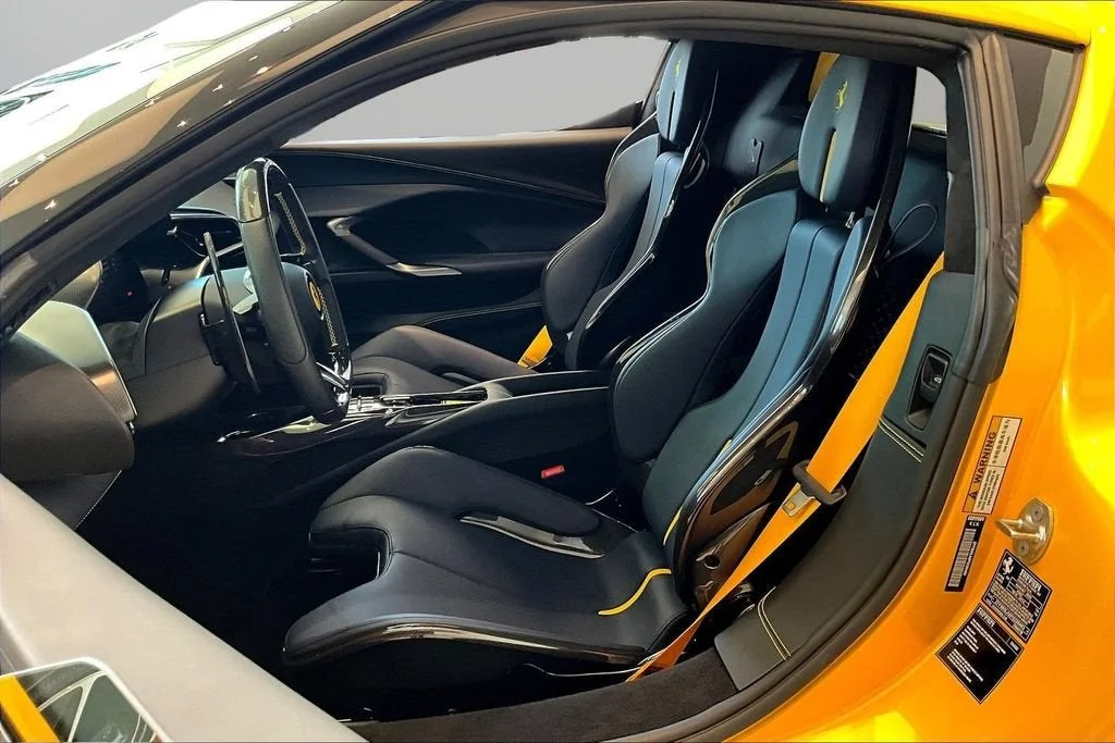 Used 2023 Giallo Triplo Strato Ferrari  image 19