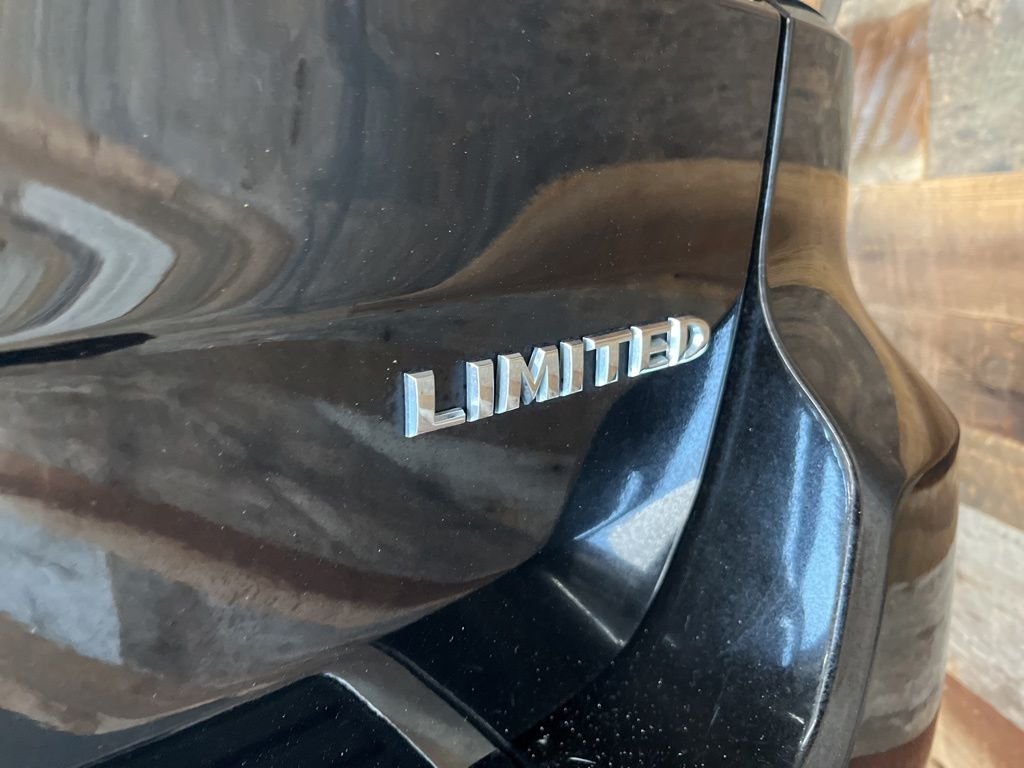 Used 2021 Diamond Black Jeep Limited image 21