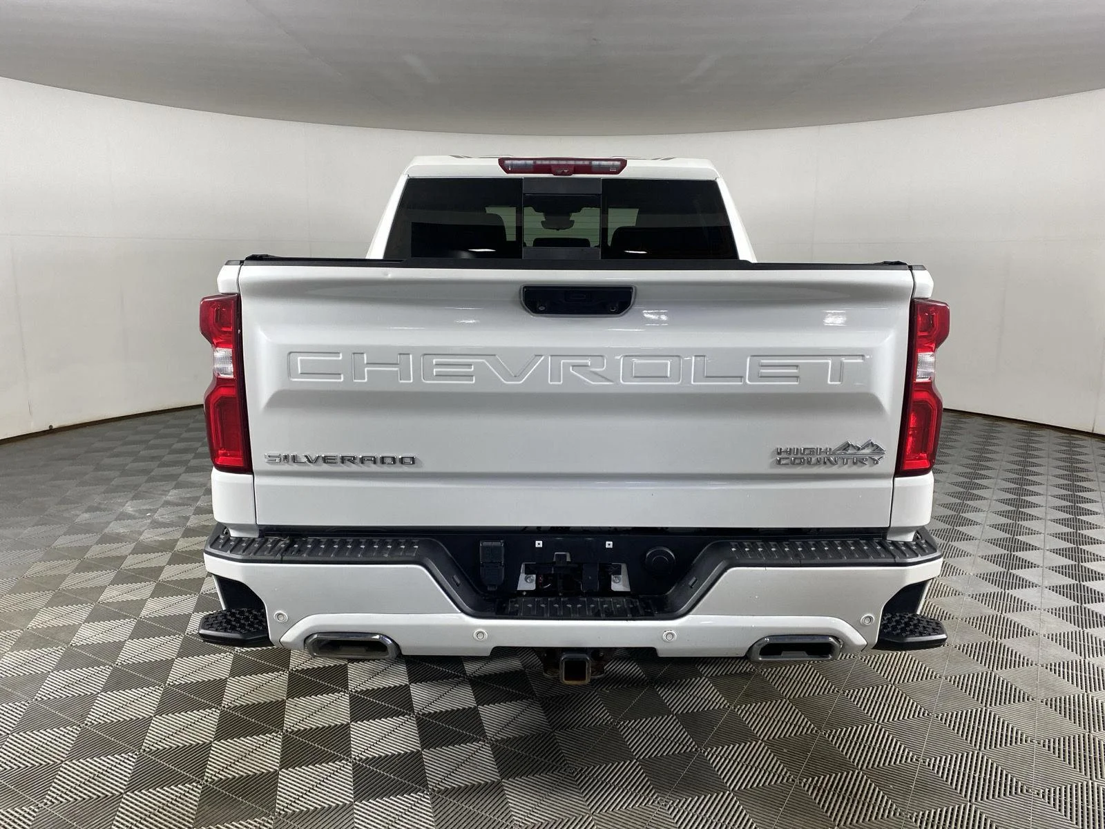 Used 2023 Iridescent Pearl Tricoat Chevrolet High Country image 6