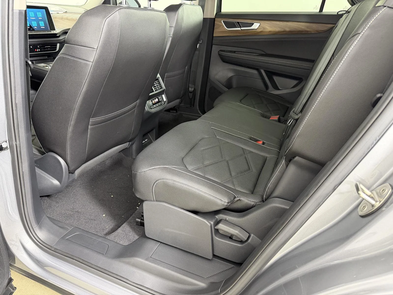New 2026 Silver Mist Metallic Volkswagen 2.0T SE image 21