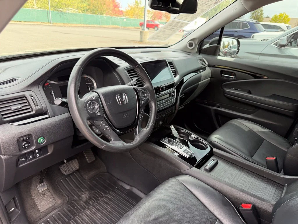 Used 2018 Crystal Black Pearl Honda Elite image 16