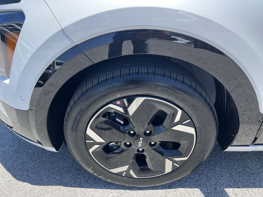 New 2026 White Kia Wave image 10