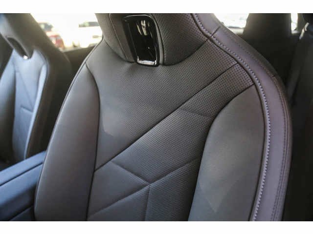 Used 2026 Alpine White BMW xDrive60 image 21