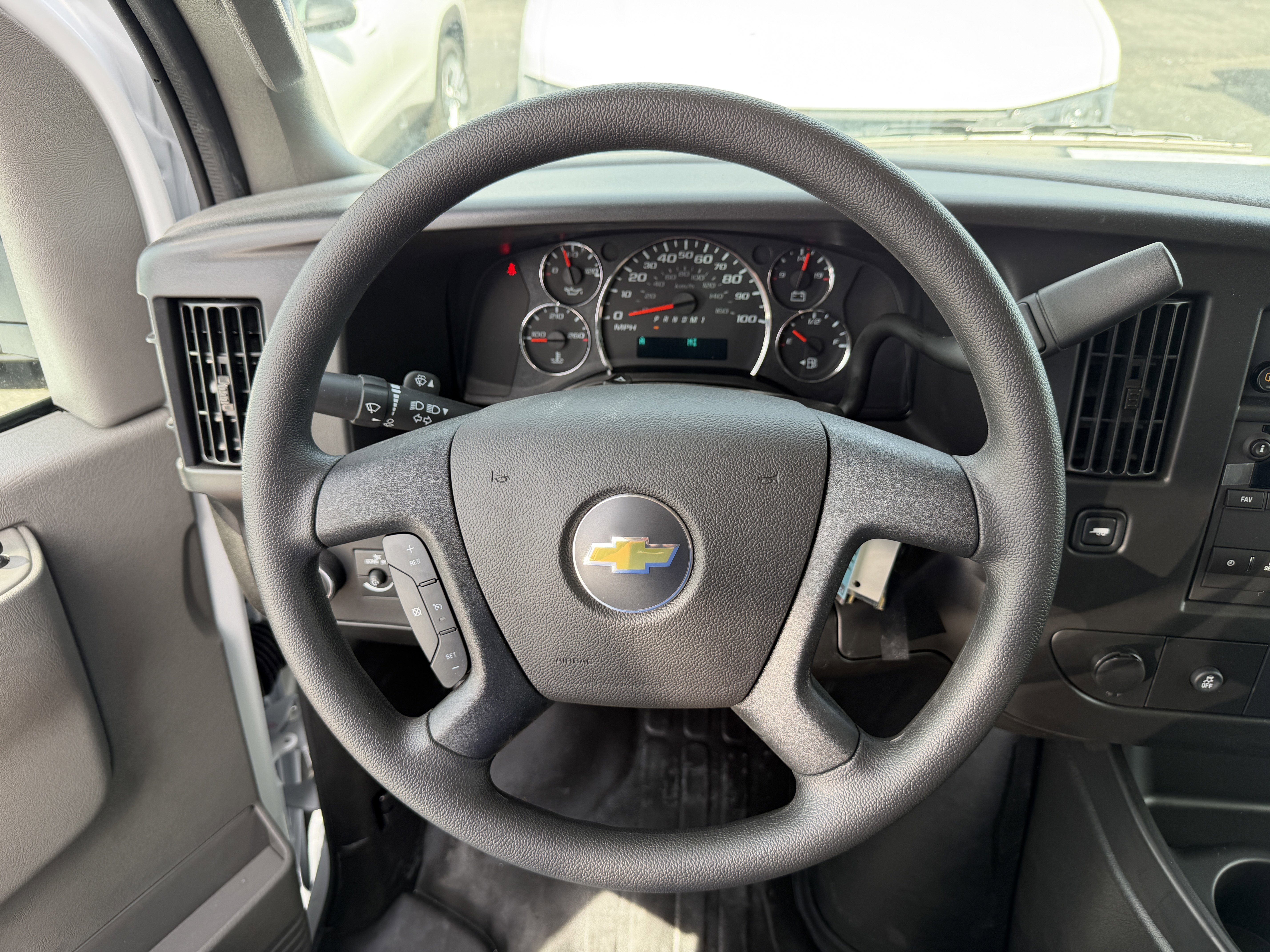 New 2026 Summit White Chevrolet 1WT image 13