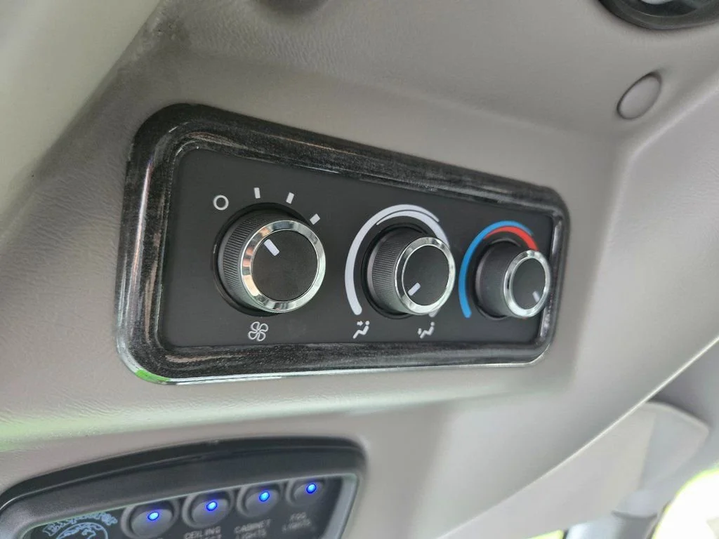 2025 GMC Savana Cargo Work Van - Photo 28