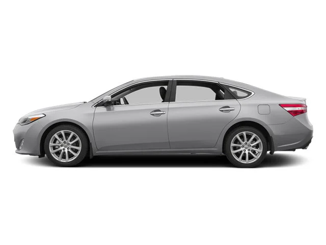 Used 2013 Classic Silver Metallic Toyota XLE image 3