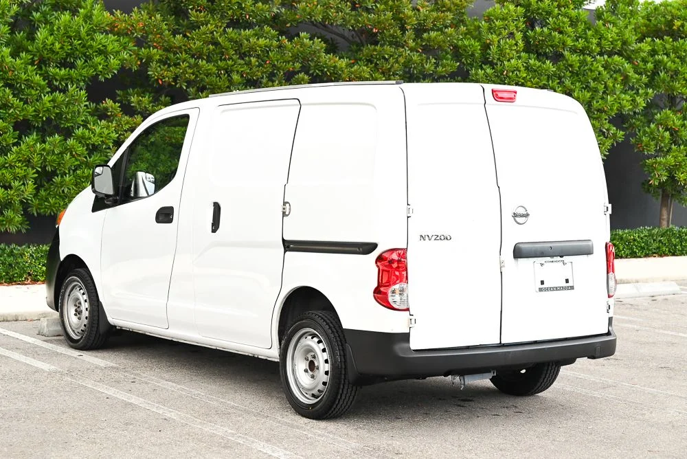 Used 2018 White Nissan S image 2