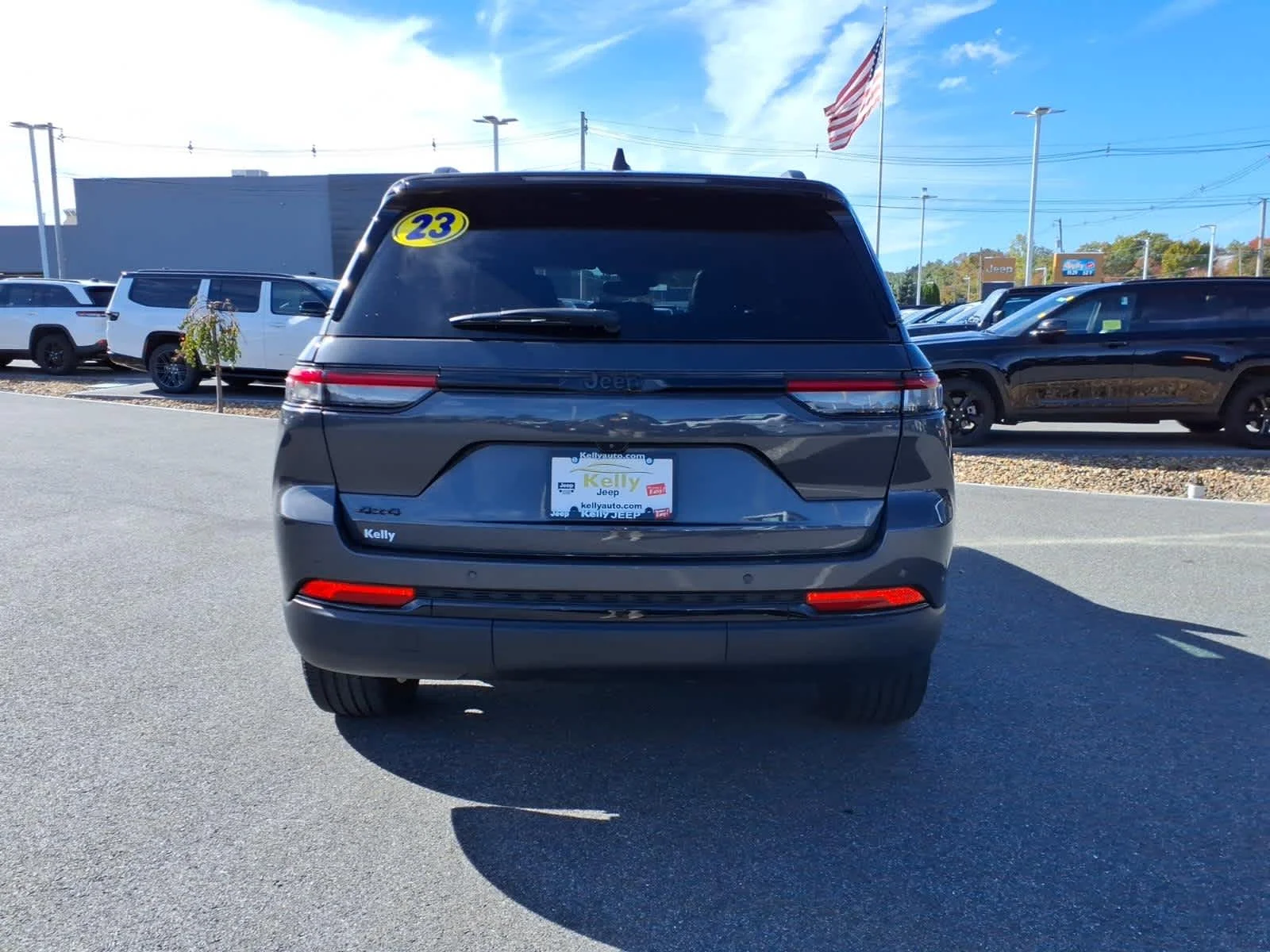 Used 2023 Baltic Gray Metallic Clearcoat Jeep Altitude image 9