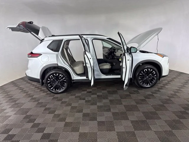 New 2026 Everest White Pearl TriCoat Nissan Dark Armor™ image 13