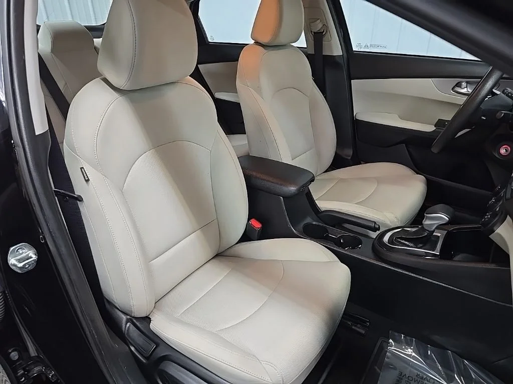 Used 2023 Aurora Black Kia LXS image 14