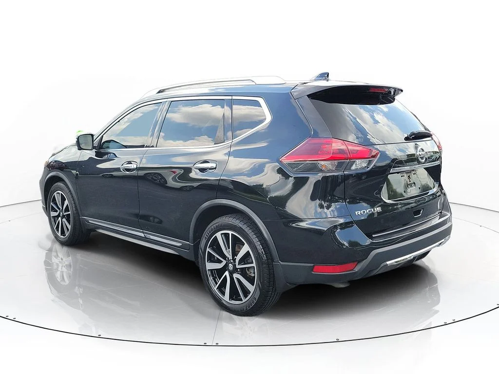 Used 2018 Black Nissan SL image 5
