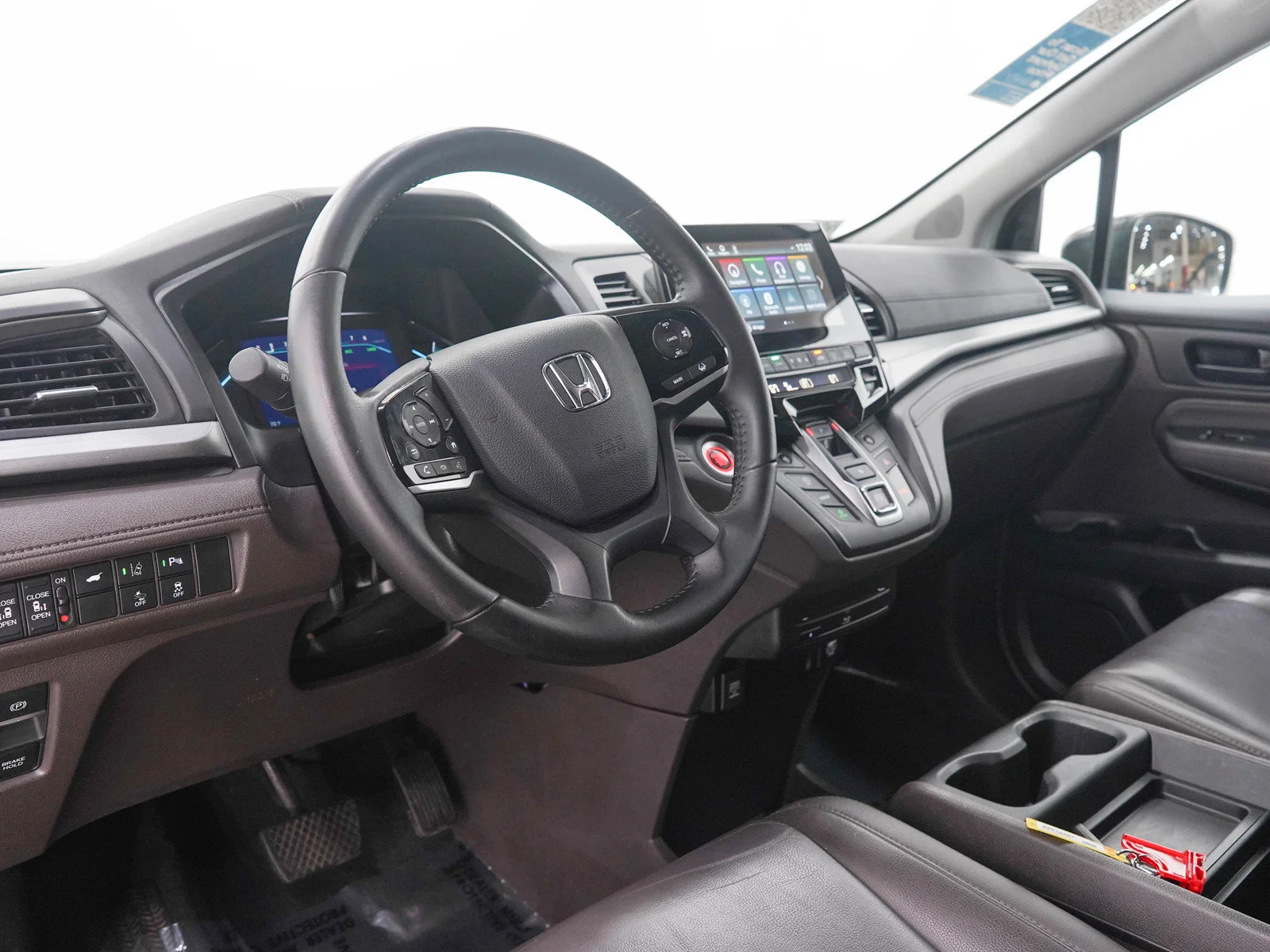 Used 2018 Pacific Pewter Metallic Honda Touring Auto image 28