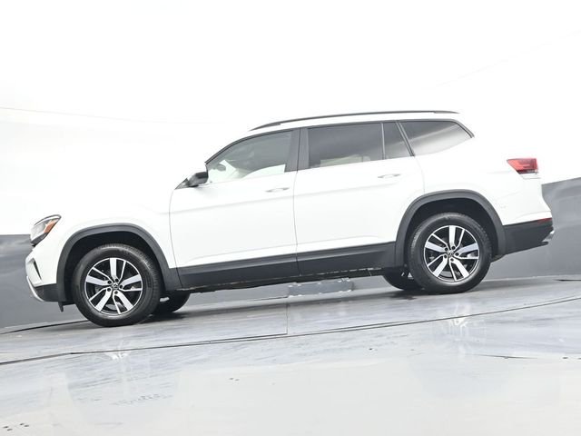 Used 2021  Volkswagen 2.0T SE image 34