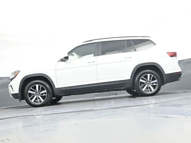 Used 2021  Volkswagen 2.0T SE image 34
