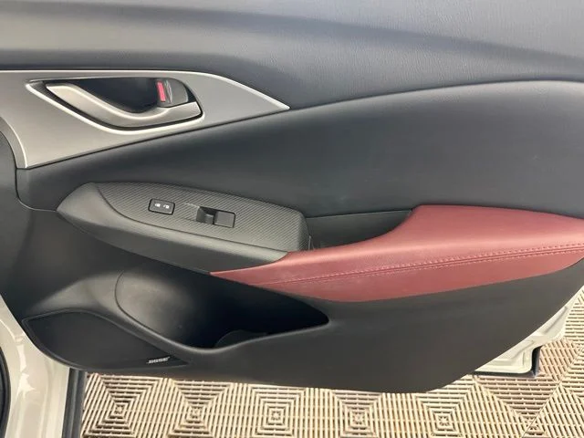 Used 2016 White Mazda Touring image 19