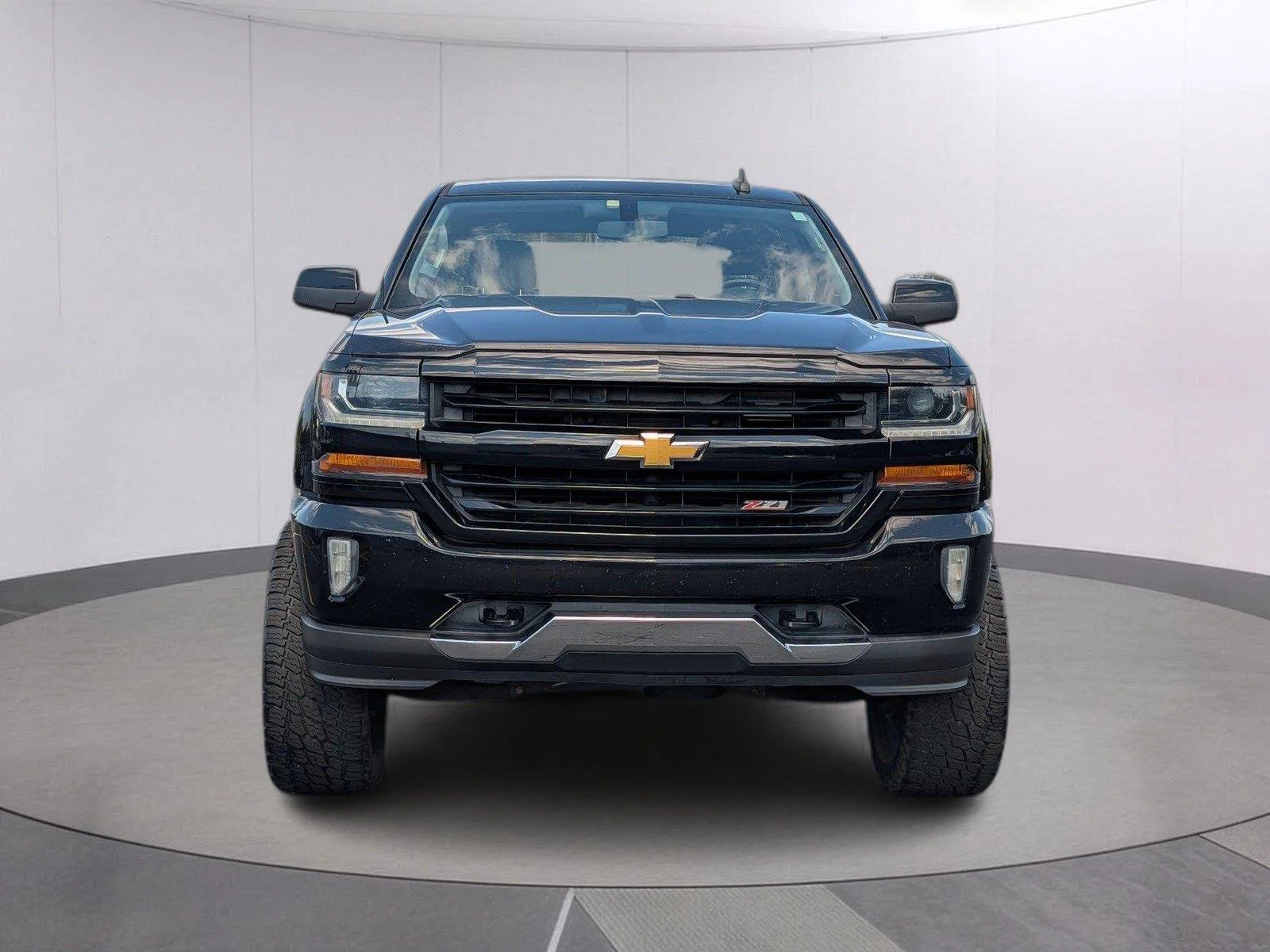 Used 2018 Black Chevrolet LT image 9
