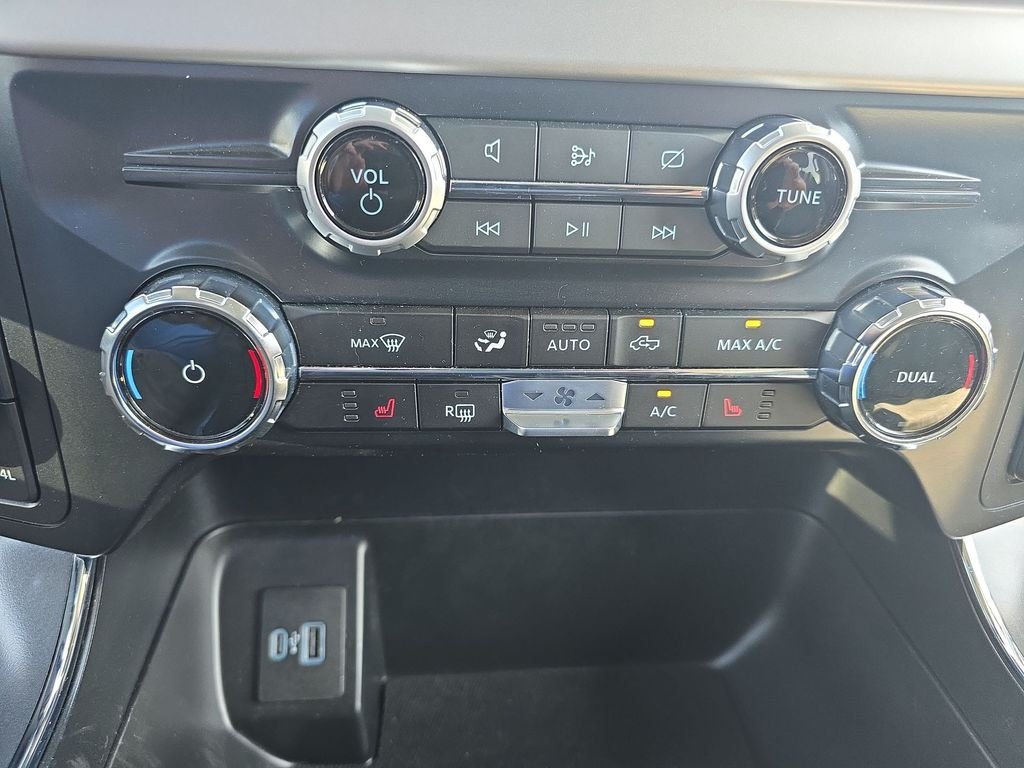Used 2023 Gray Ford XLT image 19