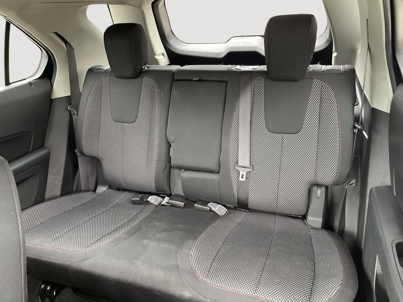 Used 2017 Silver Ice Metallic Chevrolet LT image 4