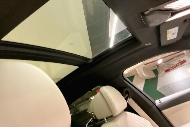 Used 2022 White BMW xDrive40i image 29