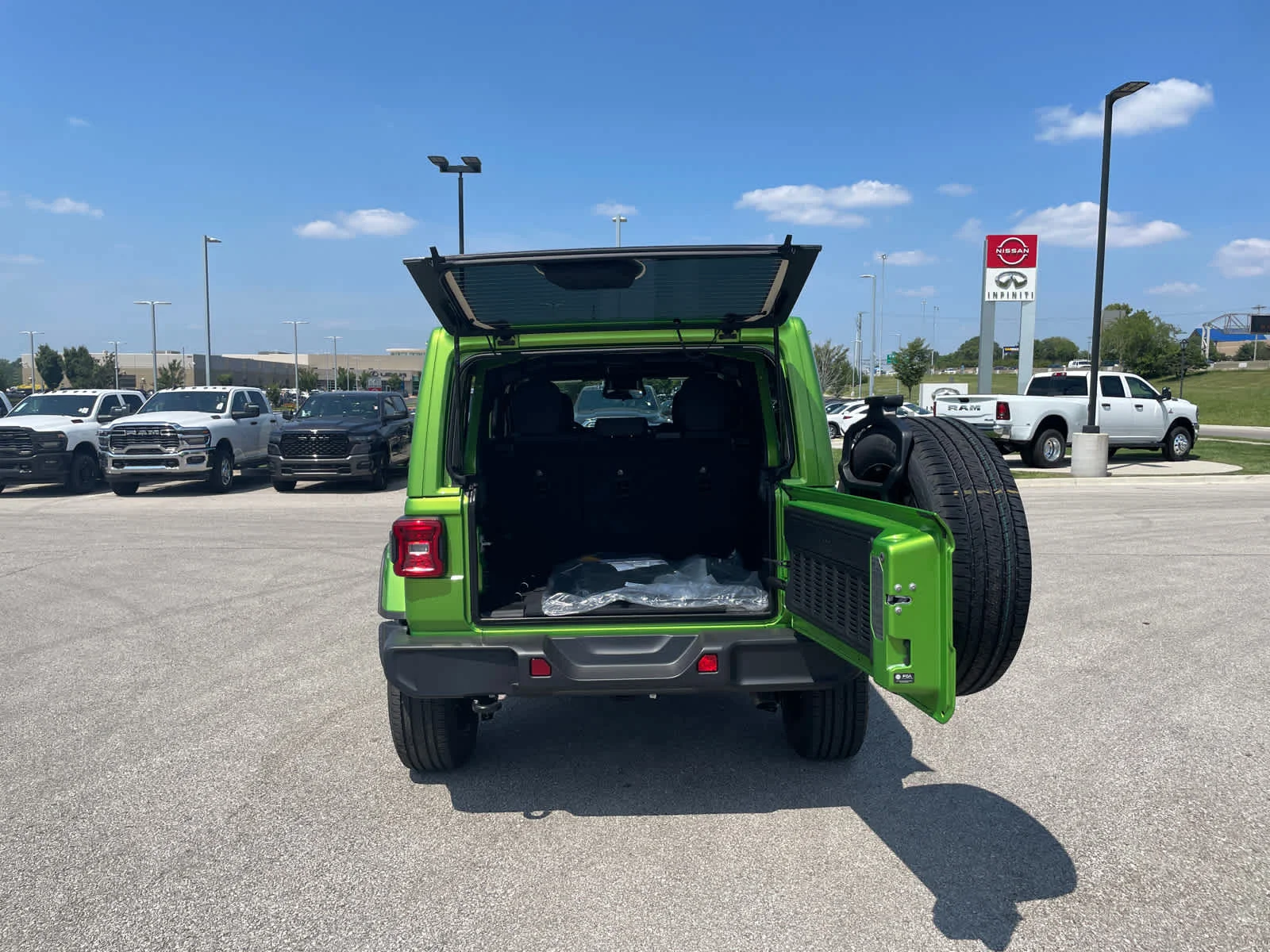 New 2025 Mojito Clearcoat Jeep Sahara image 11