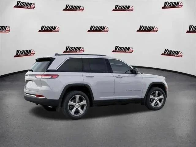 New 2026 Bright White Clear-Coat Exterior Paint Jeep Limited image 4