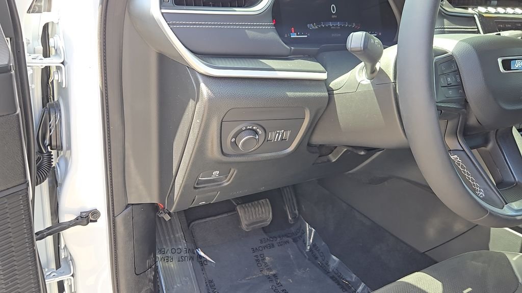 Used 2023 White Jeep Altitude X image 9