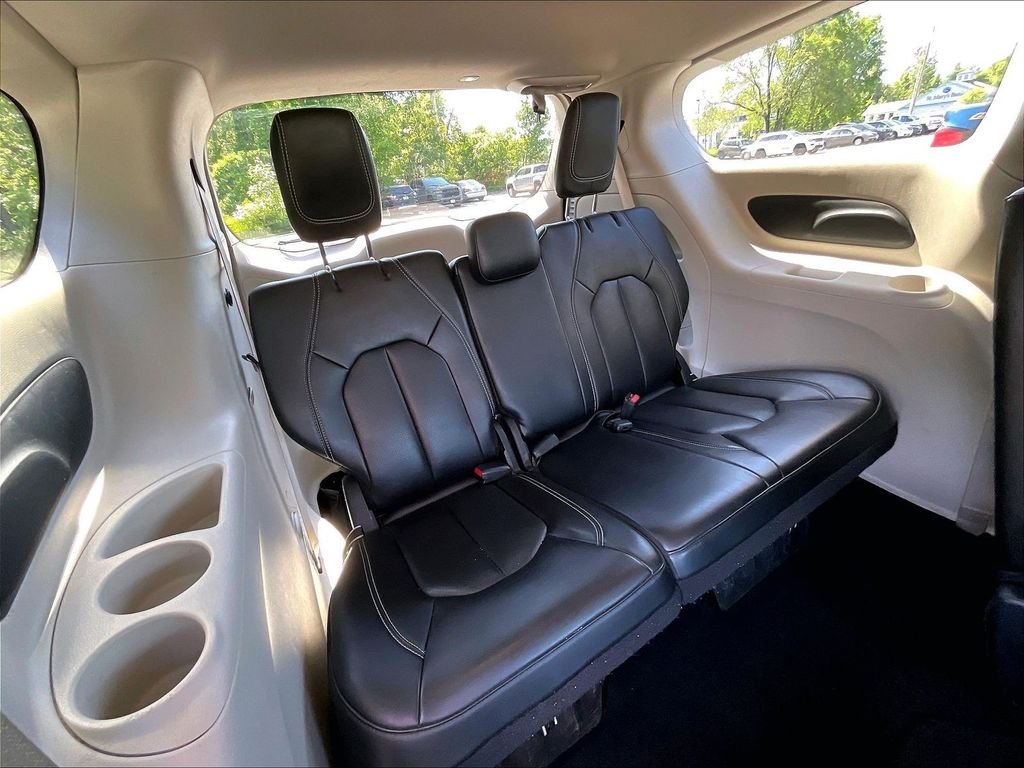 Used 2023 Black Chrysler Touring L image 17