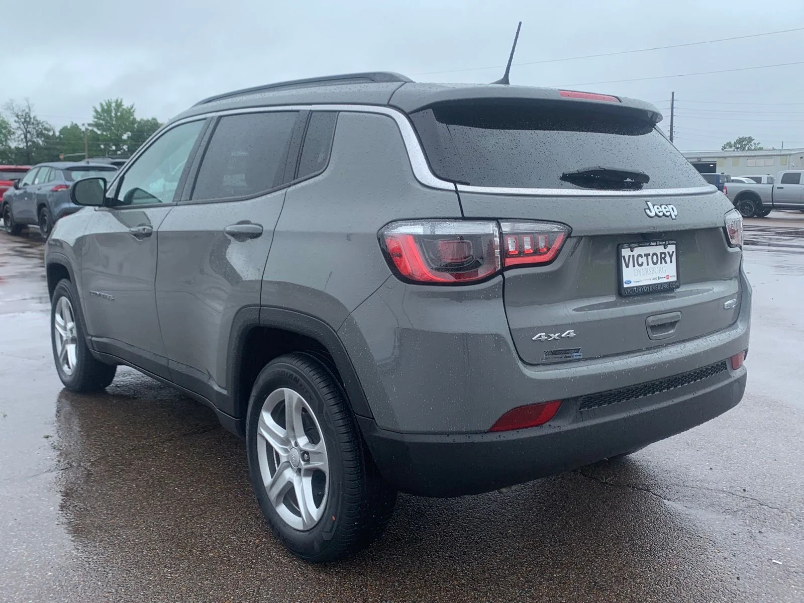 Used 2023 Gray Jeep Latitude image 4