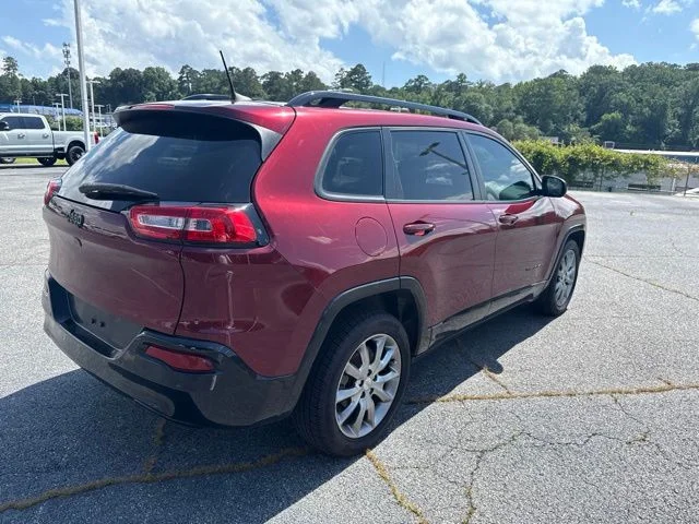 Used 2018 Velvet Red Pearlcoat Jeep Latitude image 4