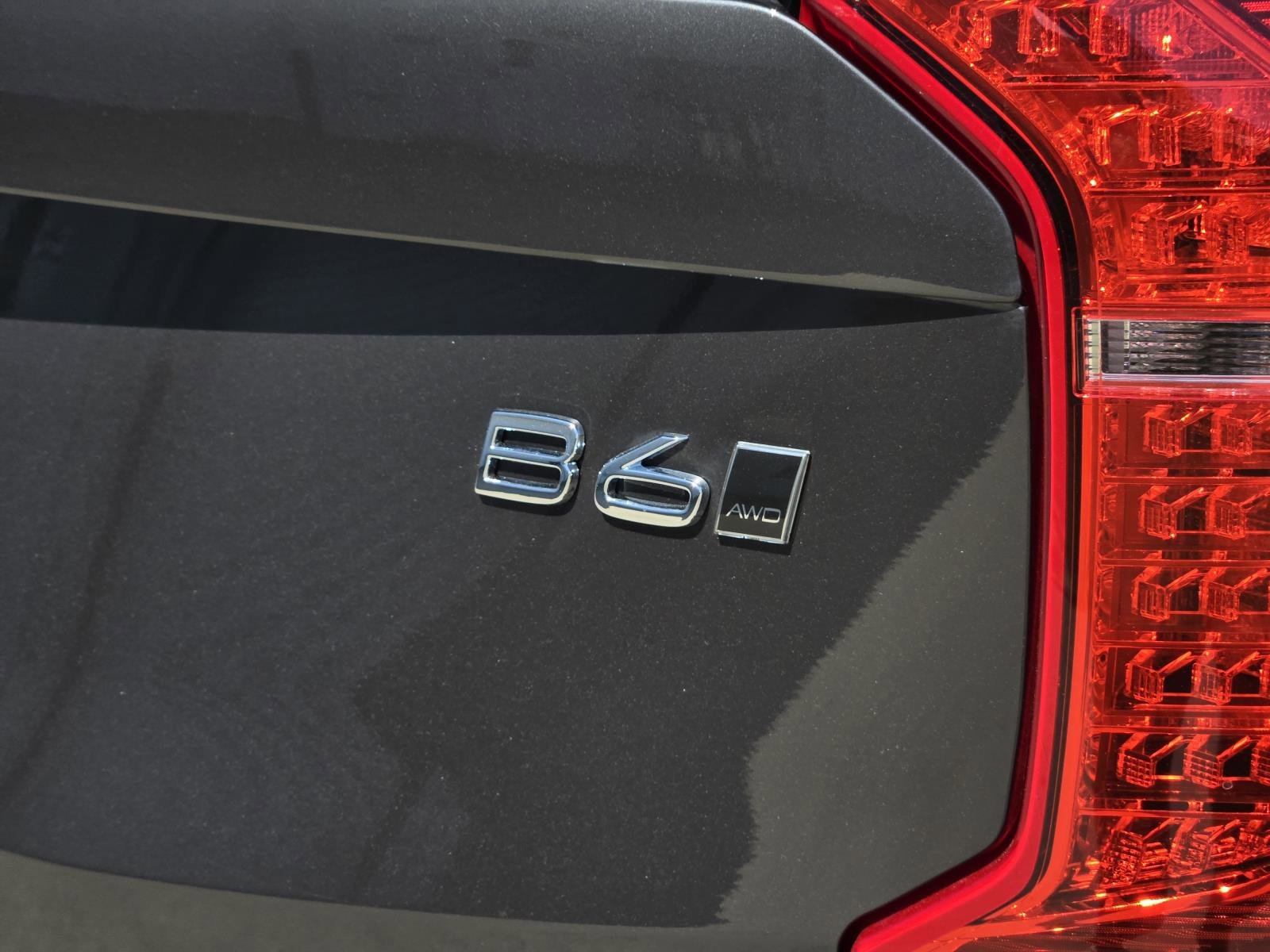 Used 2023 Platinum Gray Metallic Volvo Plus image 10
