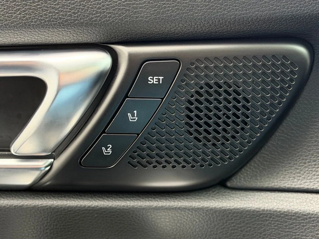 Used 2022 White Kia SX image 22