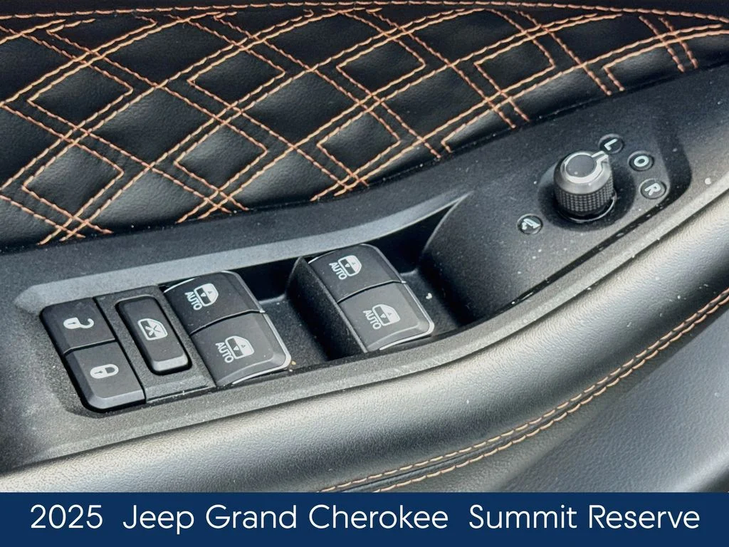 Used 2025 White Jeep Summit Reserve image 19