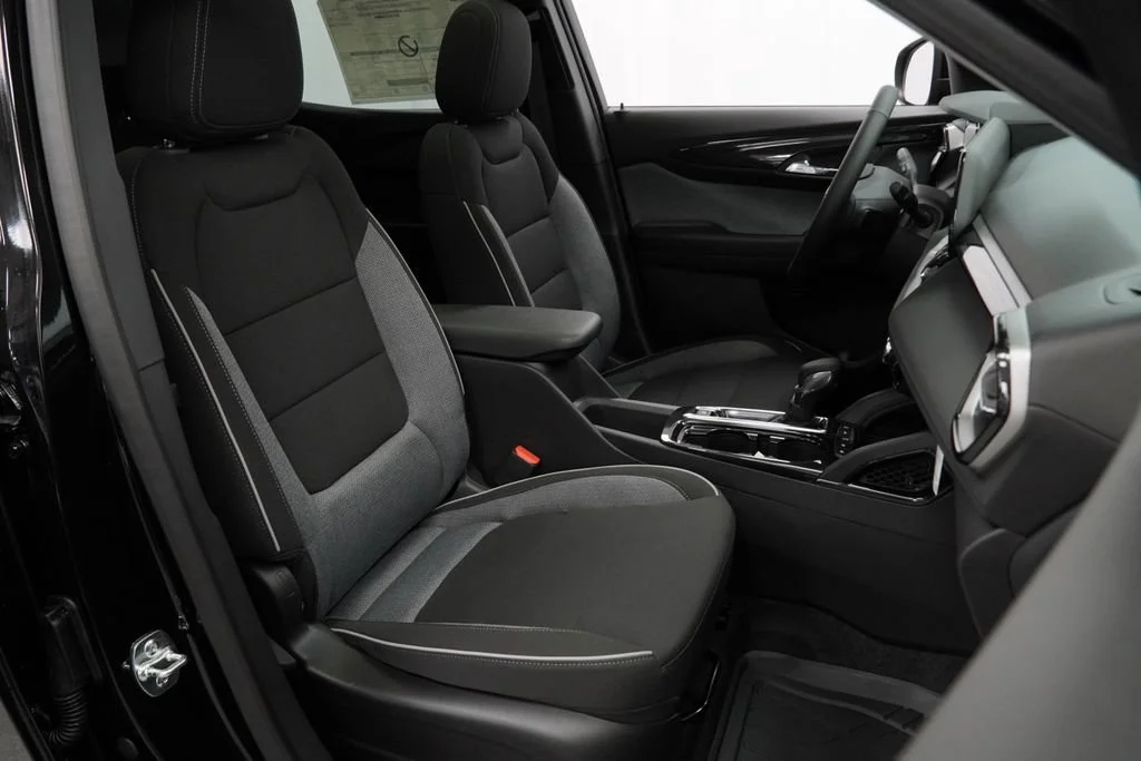 New 2026 Mosaic Black Metallic Chevrolet LT image 28