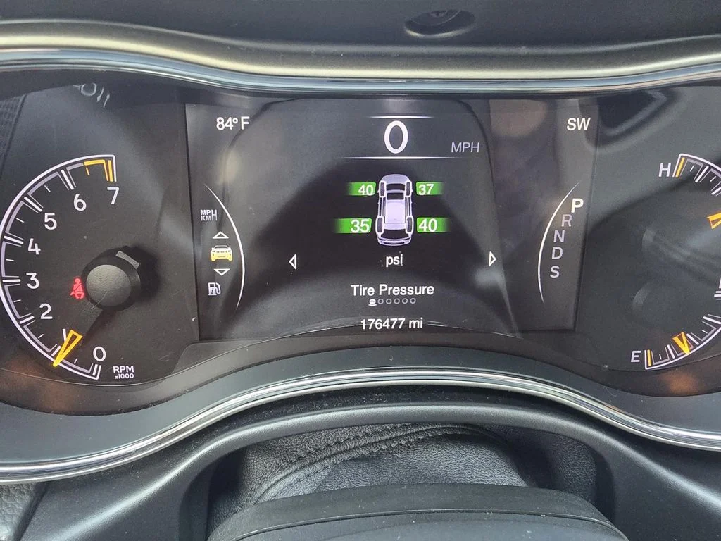 Used 2015 Silver Jeep Limited image 13