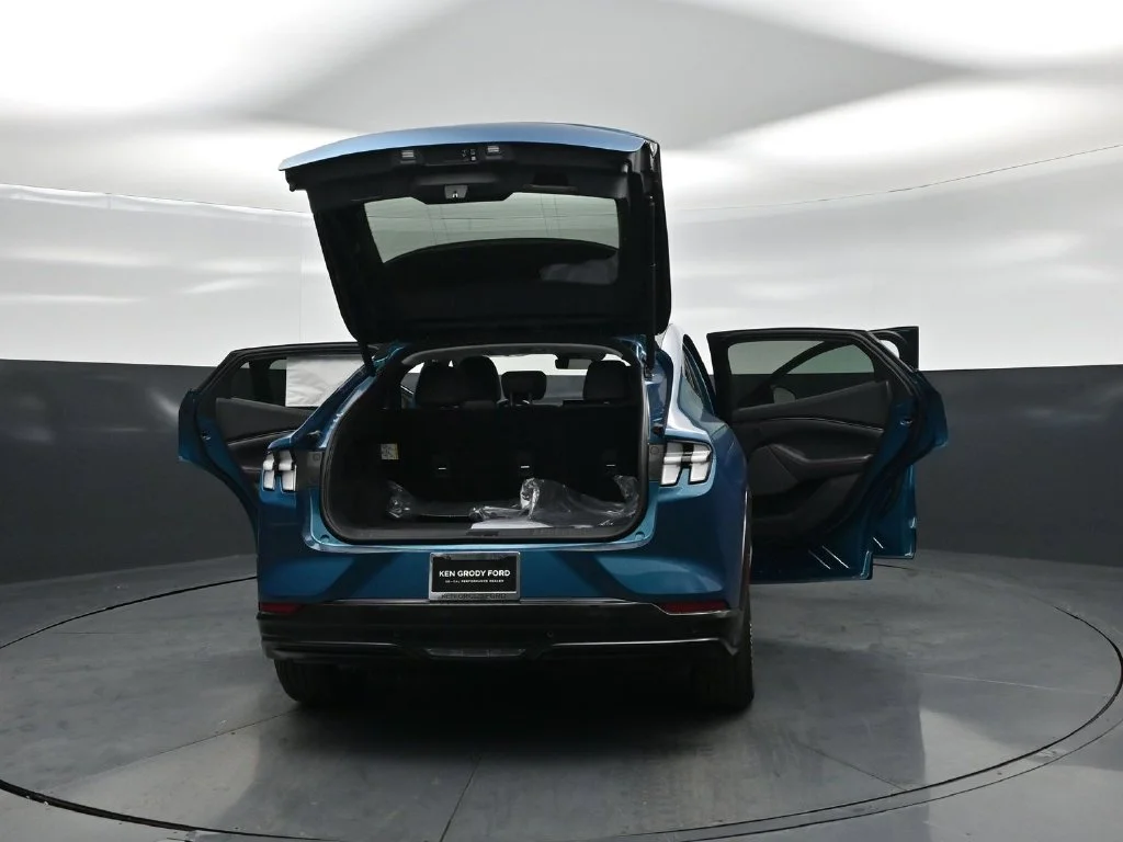 New 2026 Adriatic Blue Metallic Ford Premium image 30