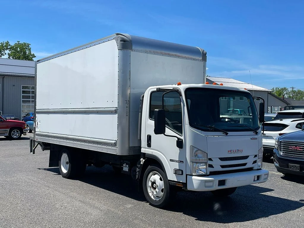 Used 2021 White Isuzu  image 31