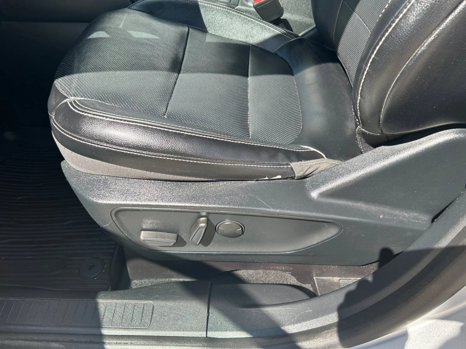 Used 2020 SILVER Ford TITANIUM HYBRID AWD image 15