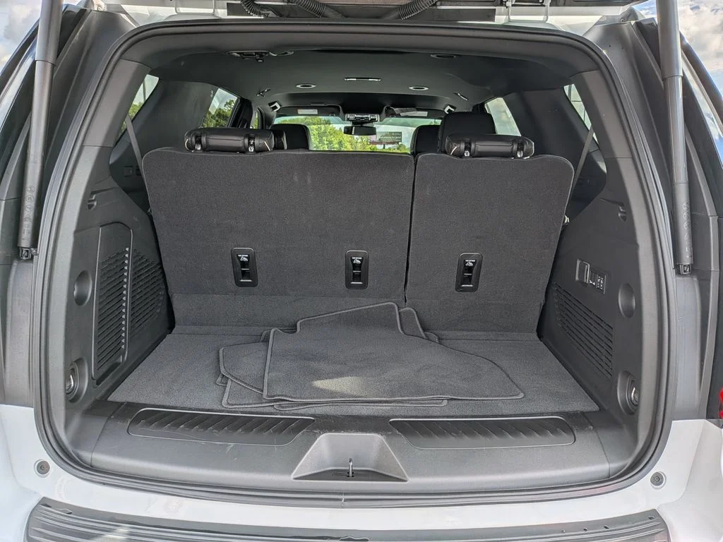 Used 2026 Summit White GMC Elevation image 22