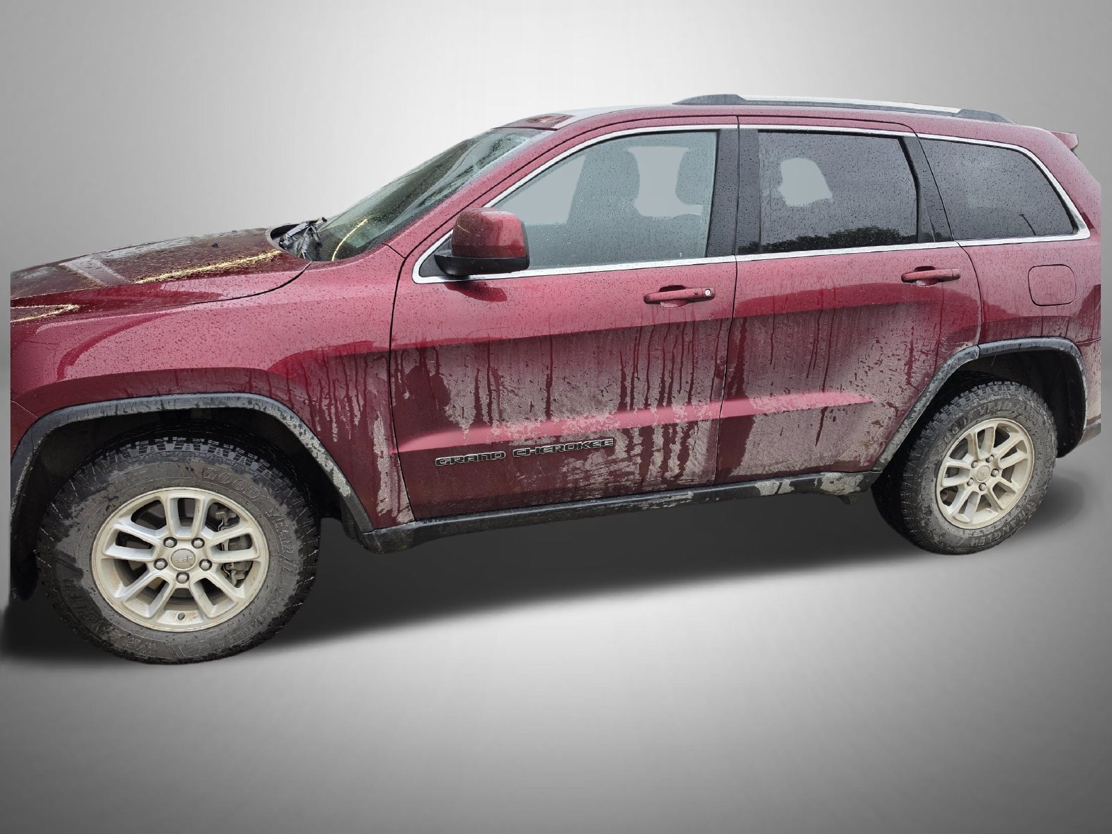 Used 2018 Red Jeep Laredo E image 1