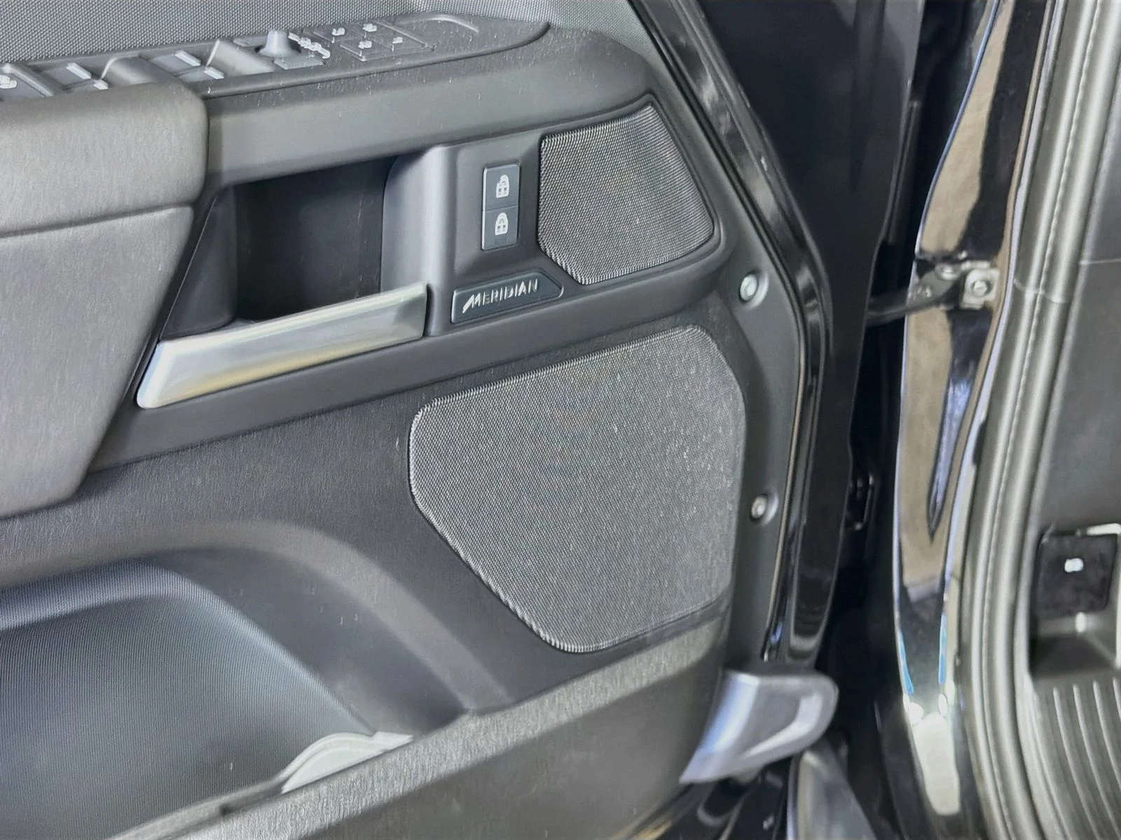 New 2026 Santorini Black Land Rover S image 22