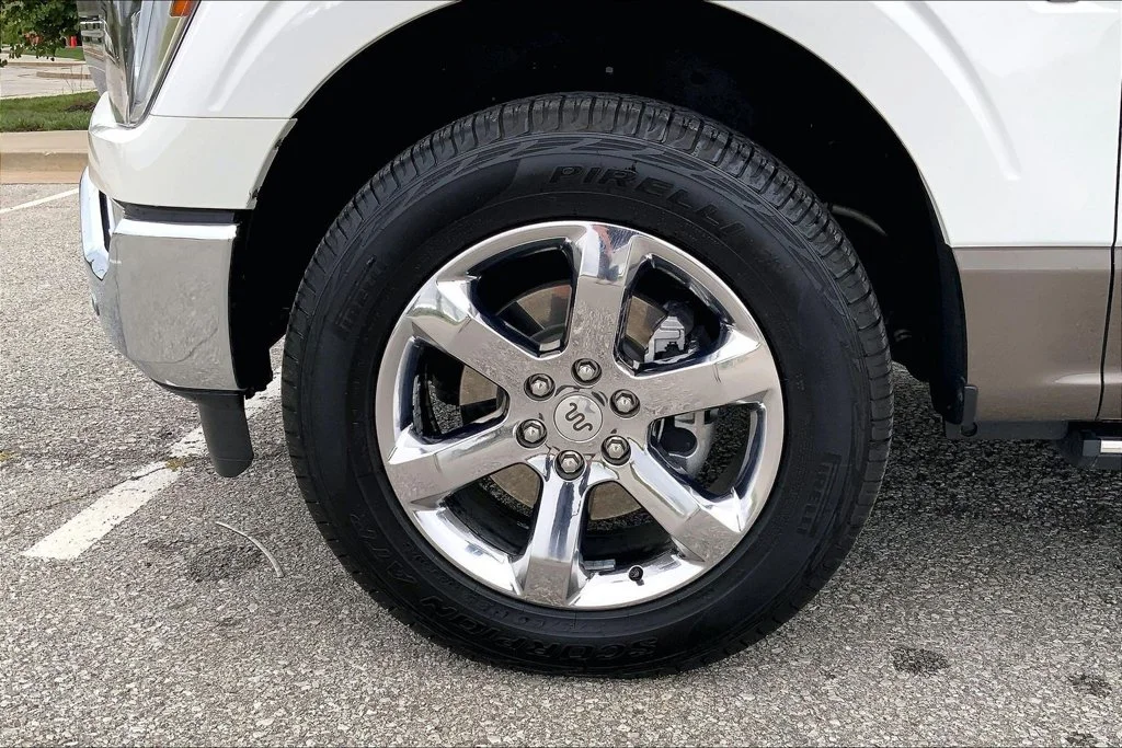 Used 2023 White Ford King Ranch image 9