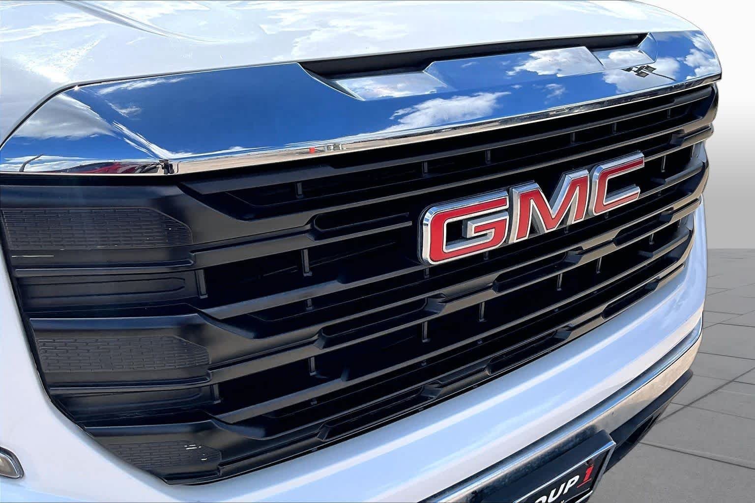 Used 2023 Summit White GMC Pro image 30