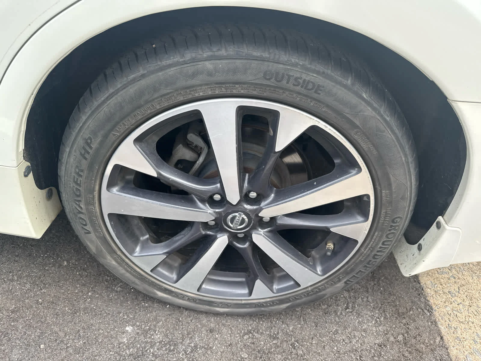 Used 2017 Pearl White Nissan 2.5 SR image 5