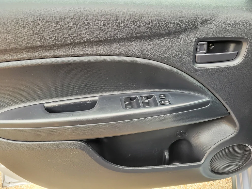 Used 2024 Silver Mitsubishi ES image 16