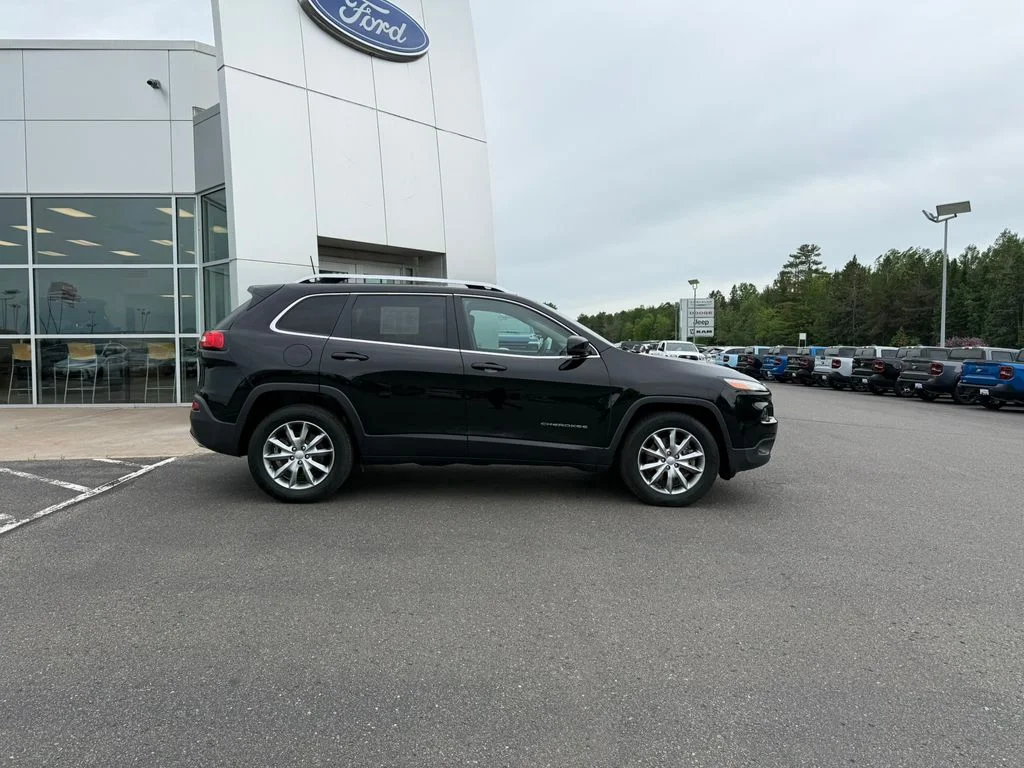 Used 2018 Jeep Cherokee Limited with VIN 1C4PJMDX5JD571228 for sale in Ashland, WI