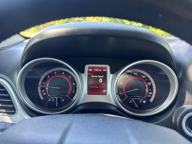 Used 2016 White Dodge Crossroad image 23
