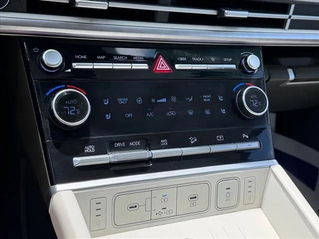 Used 2025 White Hyundai Calligraphy image 23