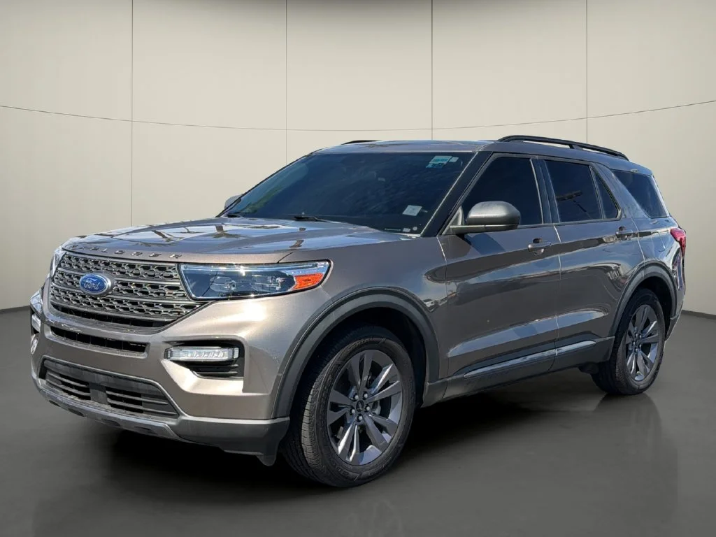 Used 2021 Gray Ford XLT image 3