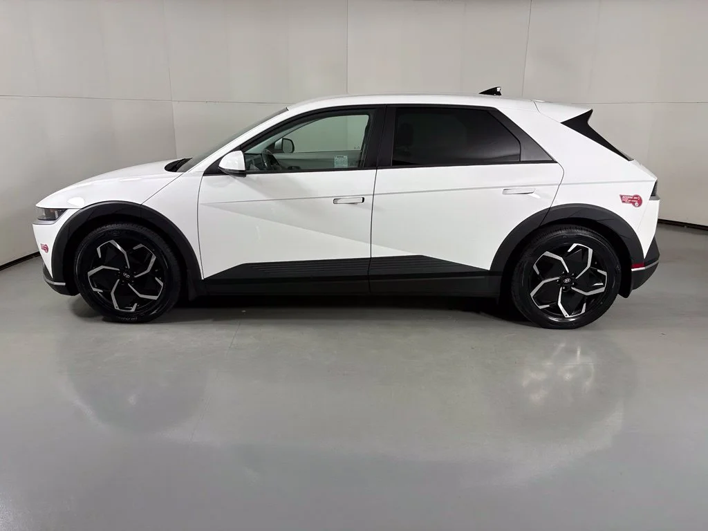 Used 2024 White Hyundai SEL image 5
