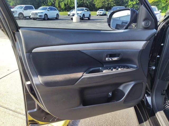 Used 2017 Black Mitsubishi SE image 12